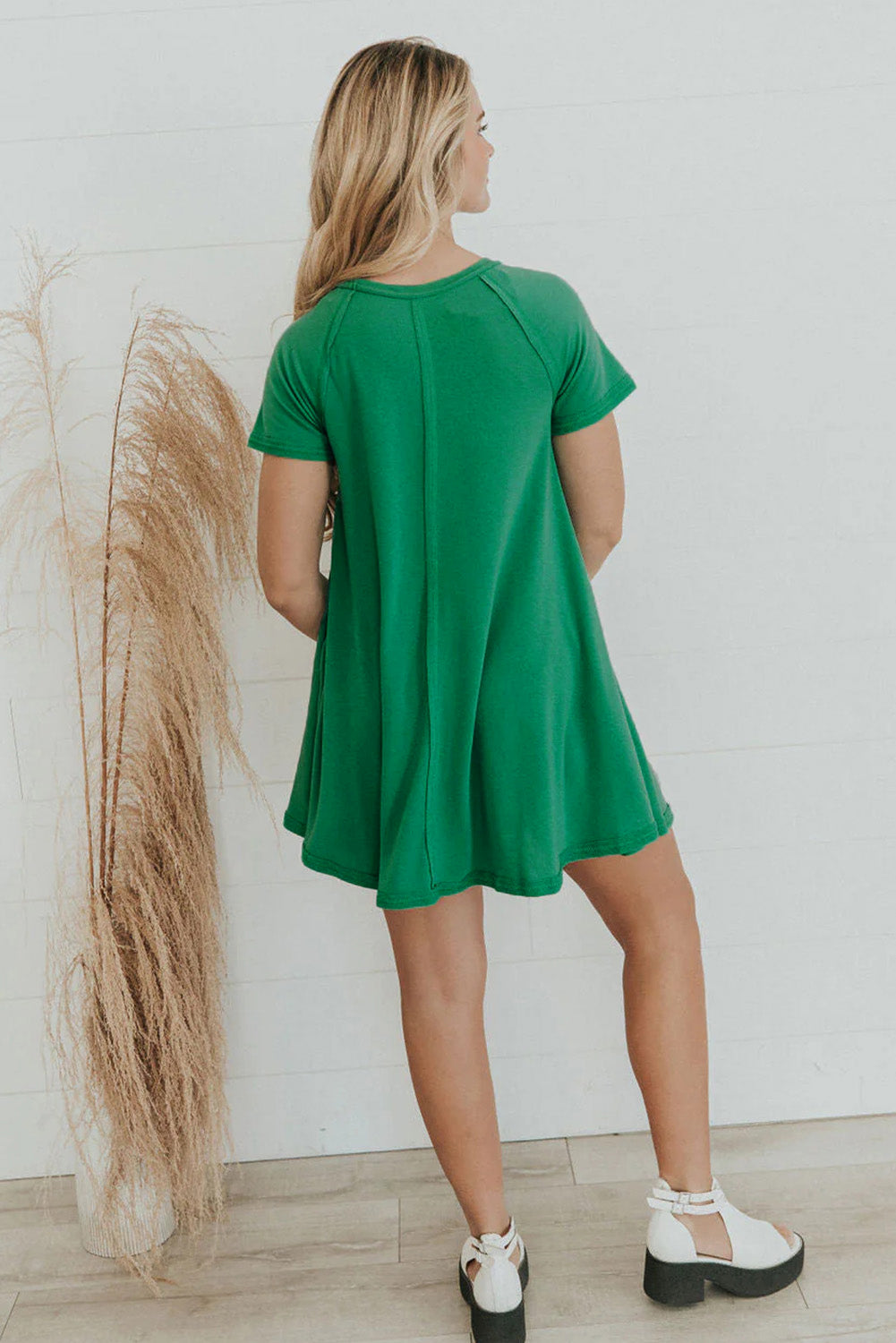 Abito T-shirt con cuciture a vista verde brillante