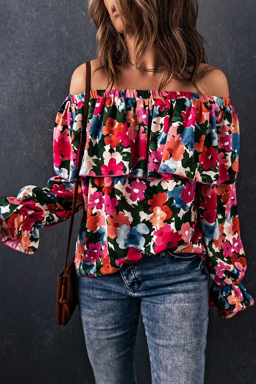 Bluza s otvorenim ramenima s naborima s cvjetnim printom