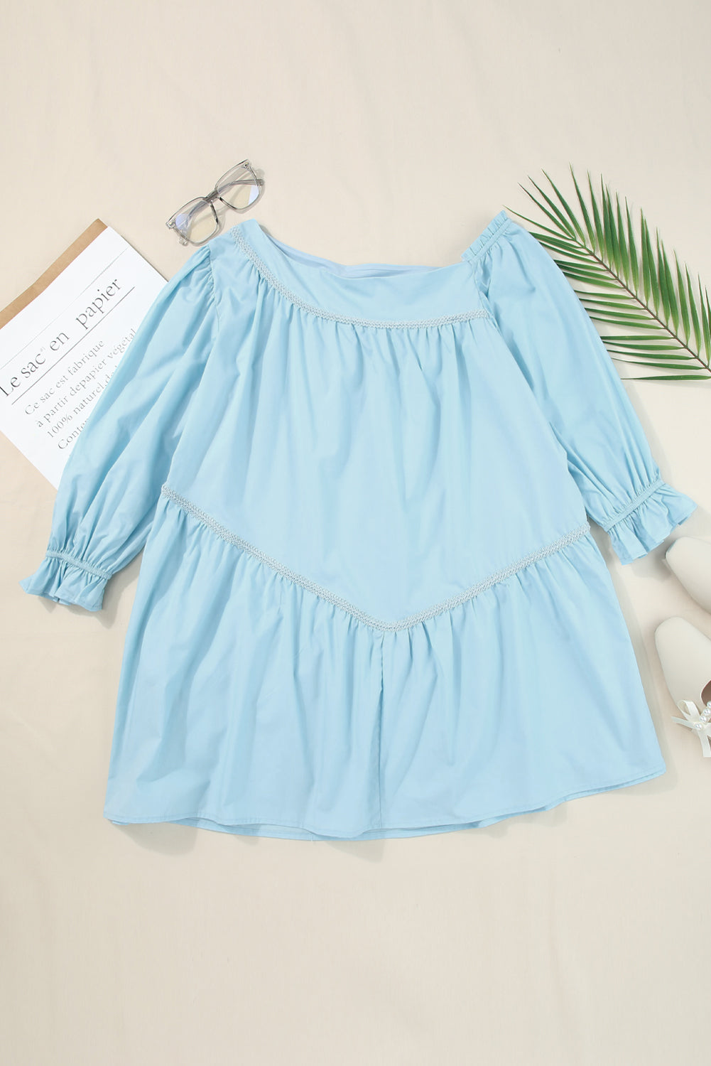 Mini-robe asymétrique à manches bouffantes et bordure exquise bleu ciel