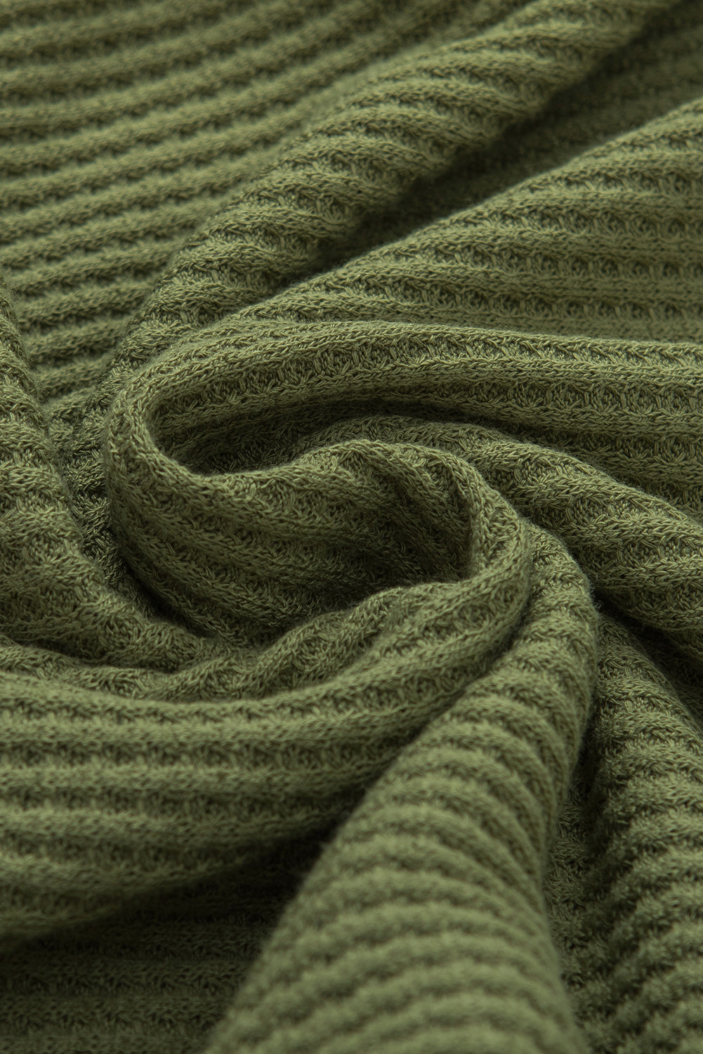 Haut à manches longues en tricot texturé vert jungle, col en V, poignets boutonnés