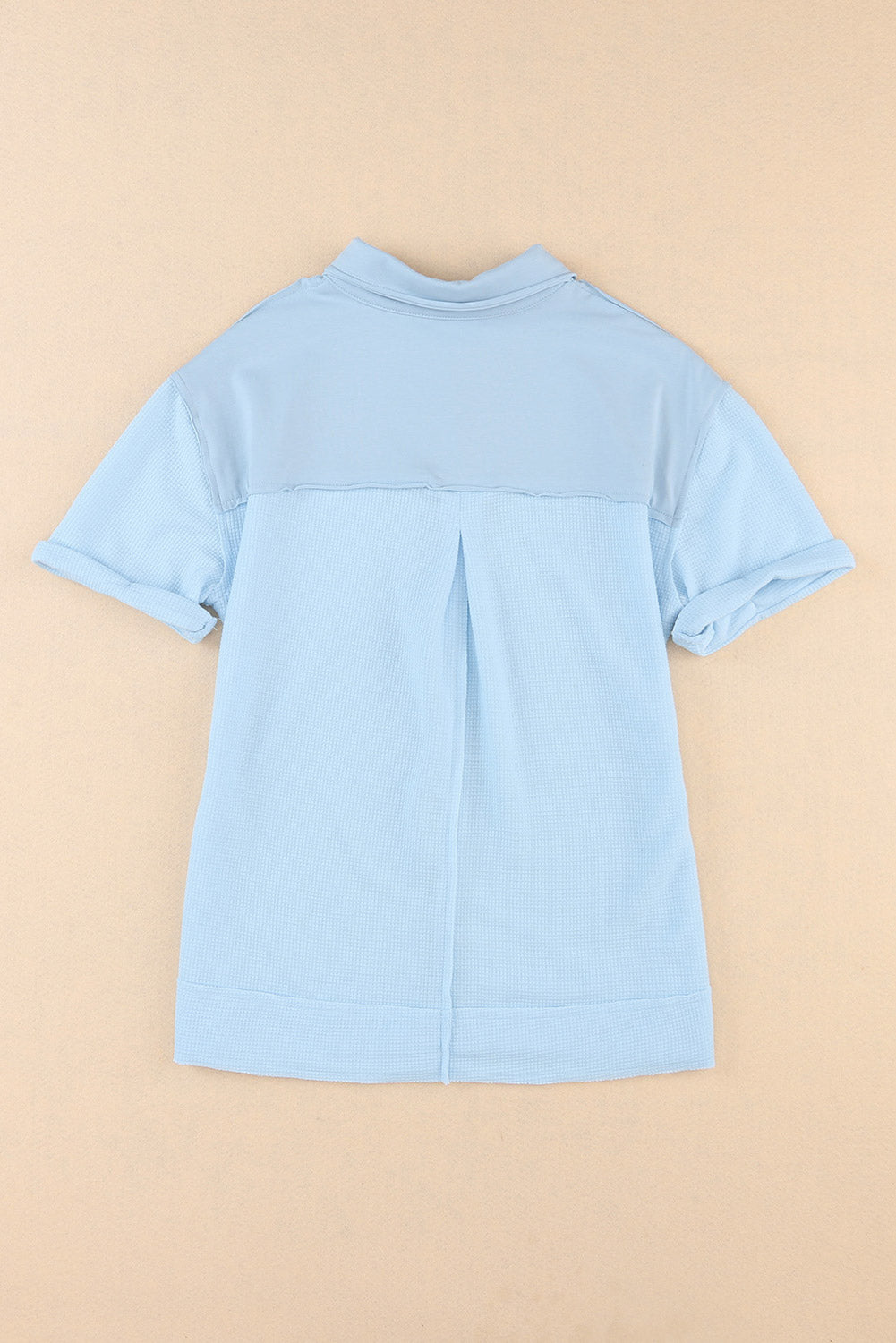Chemise boutonnée à manches courtes en tricot gaufré délavé à l'acide bleu ciel