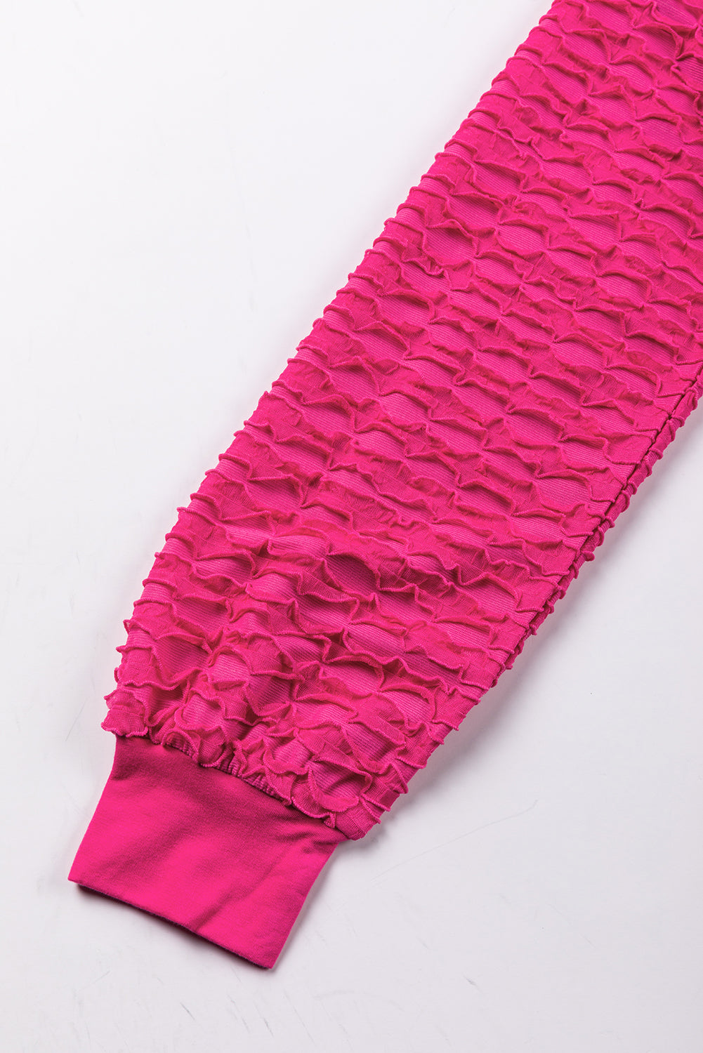 Rožnato rdeč ohlapen, teksturiran zgornji del s spuščenimi rameni z okroglim izrezom