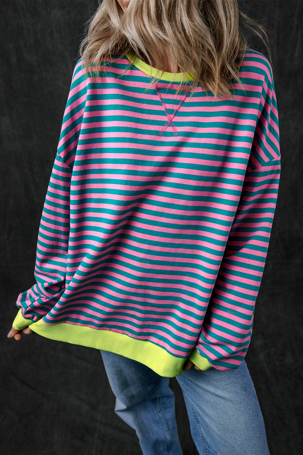 Felpa pullover oversize con finiture a contrasto a righe blu