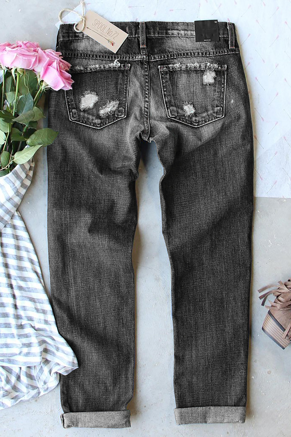 Jeans grigi effetto consumato con tasche abbottonate