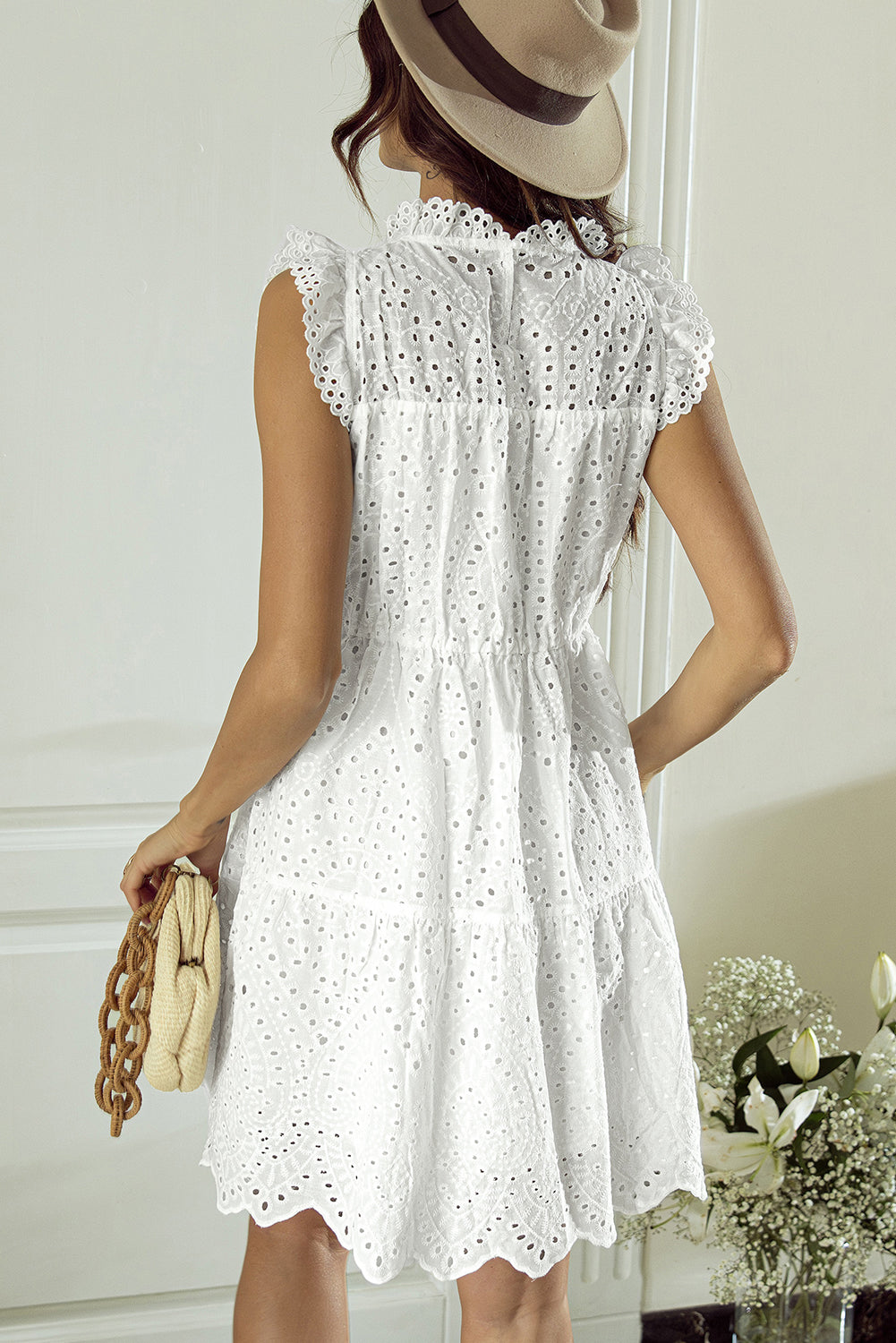 Mini-robe smockée blanche à bretelles réglables