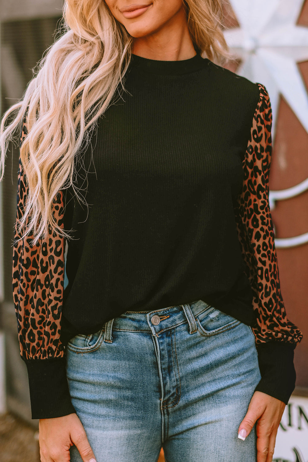 Rebrasta pletena bluza dugih rukava s uzorkom leoparda boje marelice