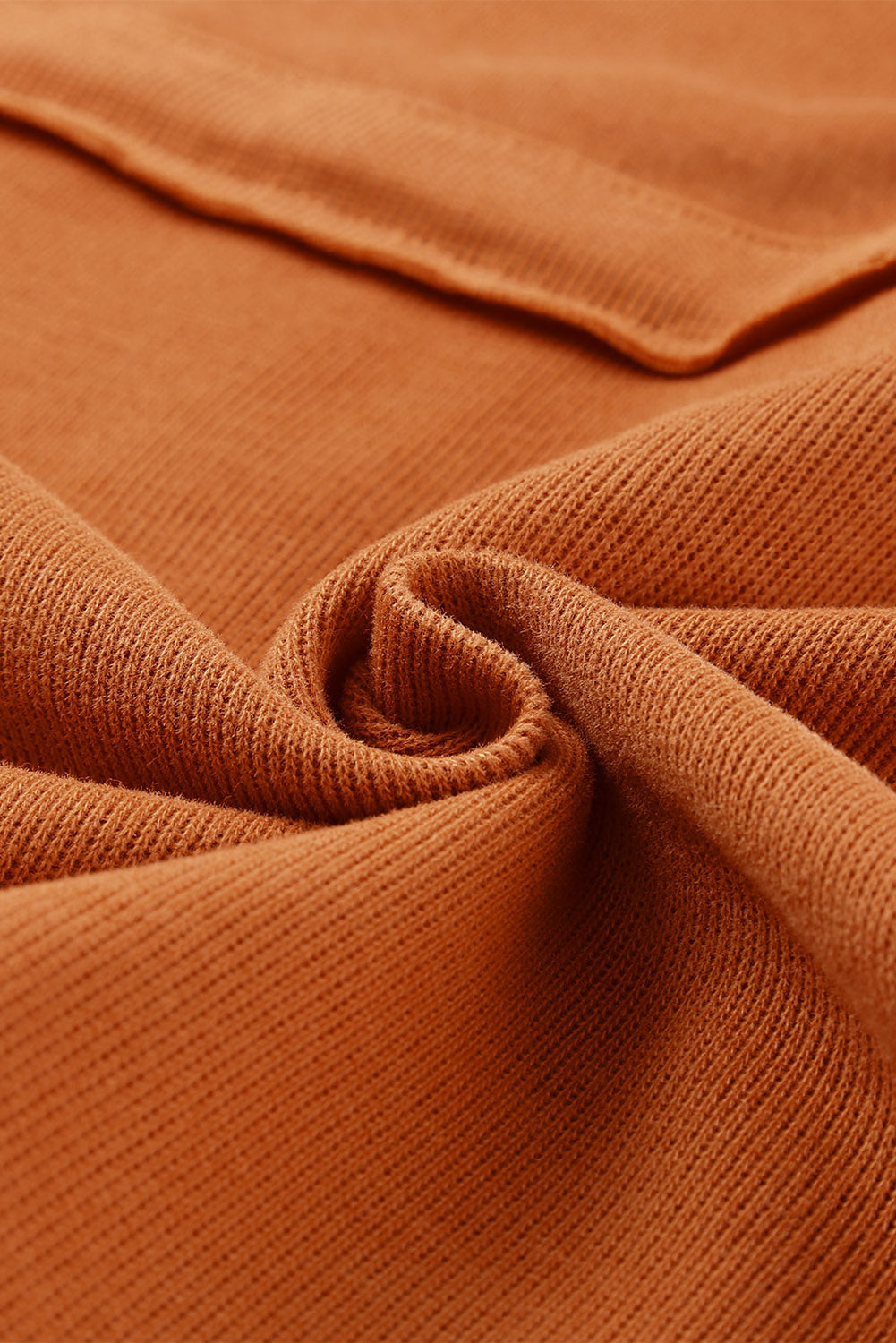 Orangefarbener, lässiger Kapuzenpullover mit einfarbigem Patchwork-Besatz und Knöpfen