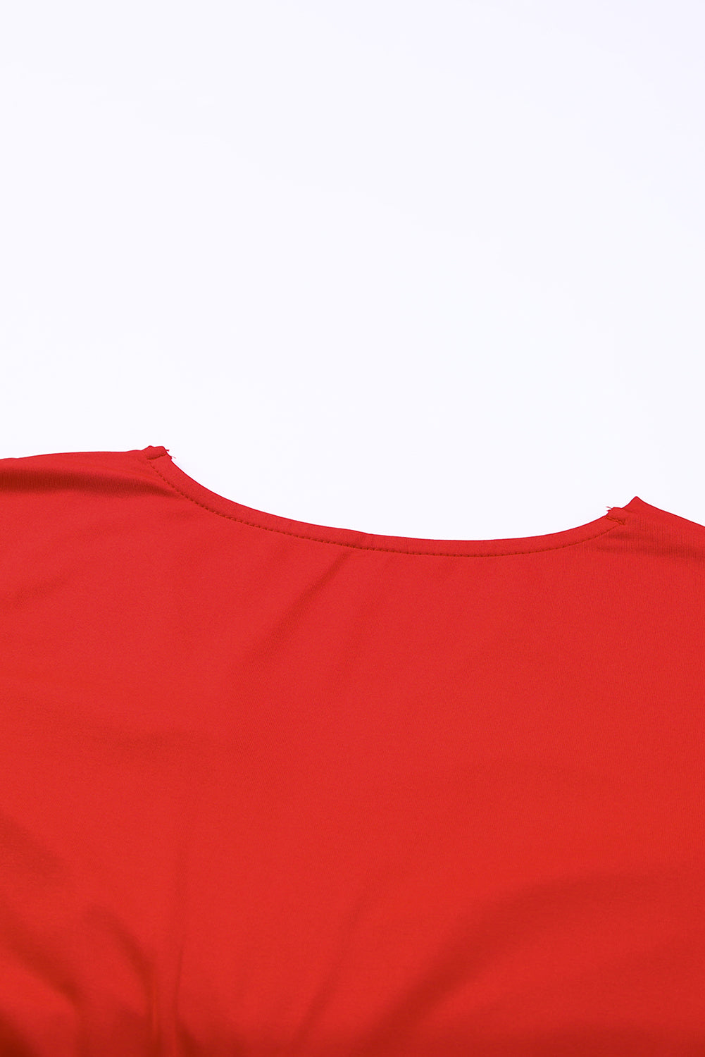 Feuriges, rotes, langärmliges, figurbetontes Wickelkleid mit V-Ausschnitt und Rüschen