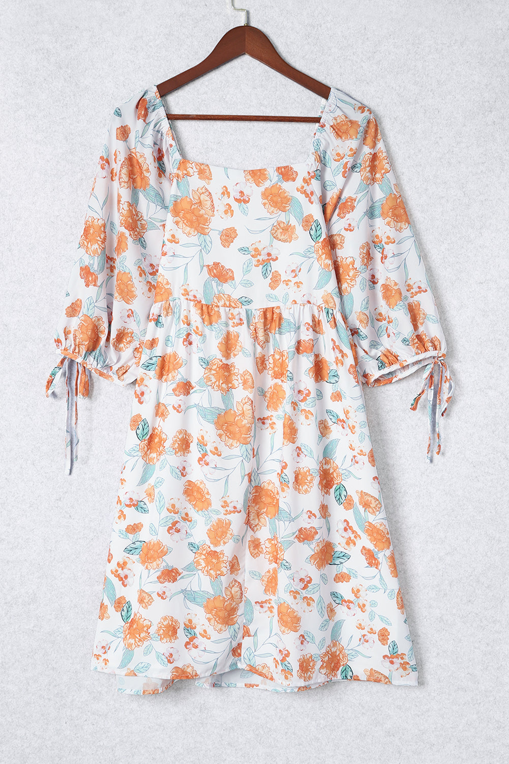Narančasta cvjetna haljina s kvadratnim izrezom i rukavima velike veličine