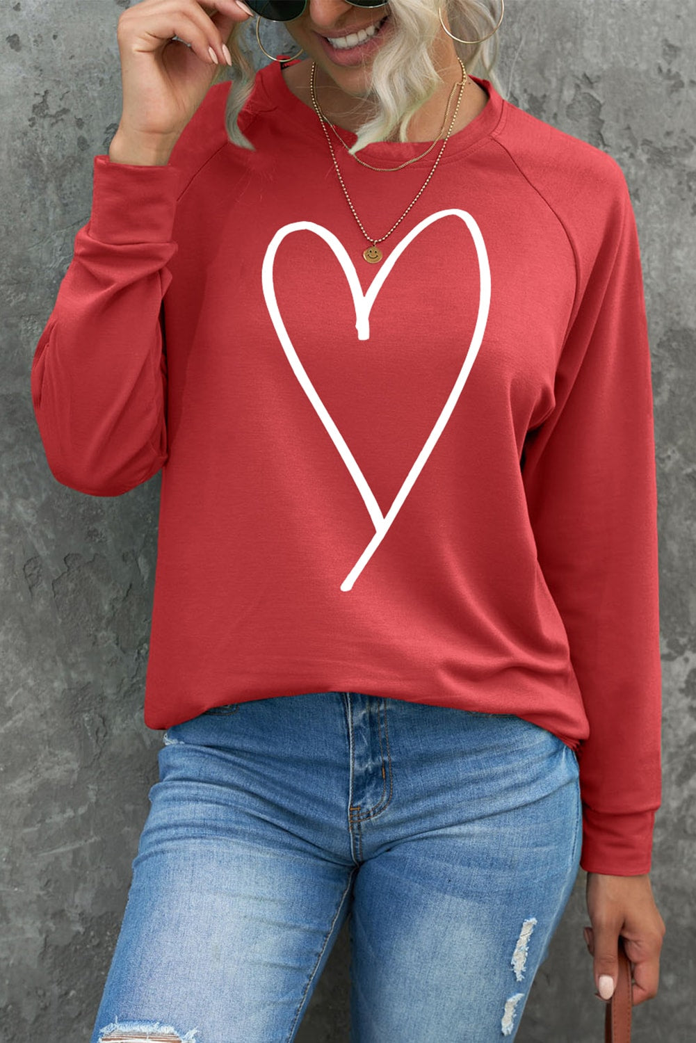 Black Simple Heart Graphic Valentine's Sweatshirt