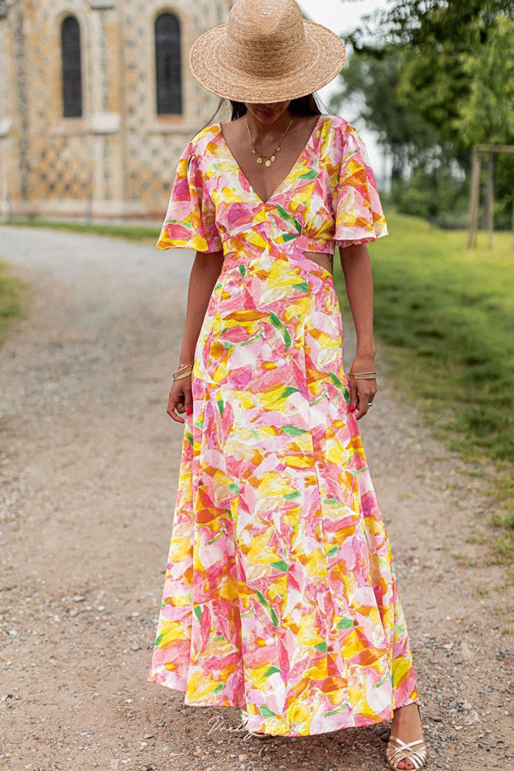Ružičasta boemska maksi haljina s lepršavim rukavima s izrezanim cvjetnim uzorkom