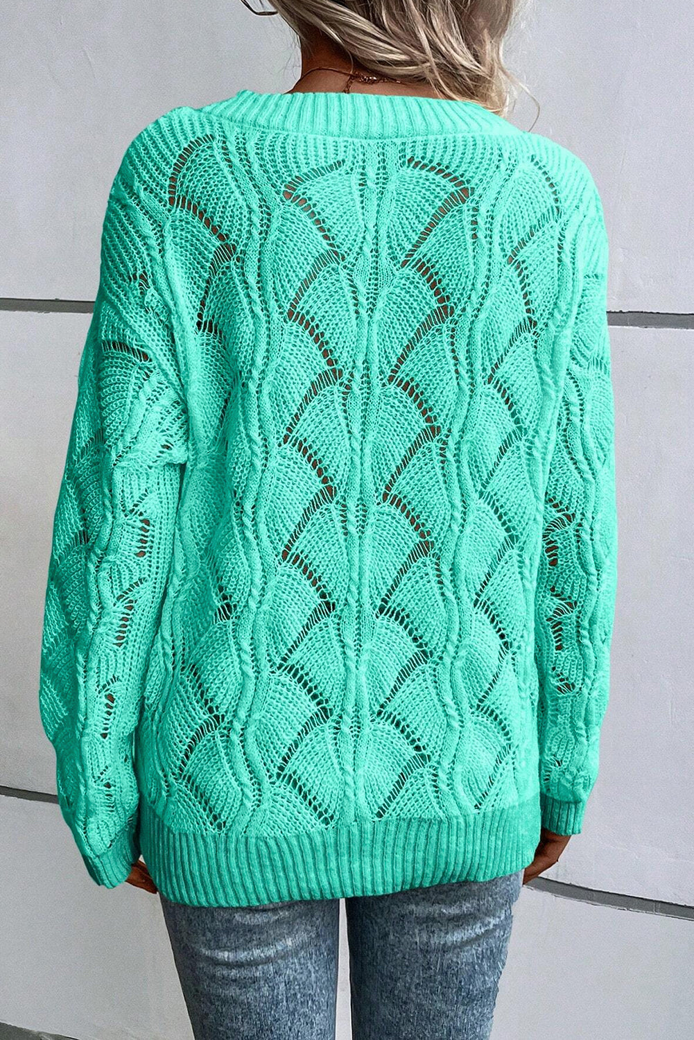 Pull vert menthe en tricot ajouré à col en V et épaules tombantes