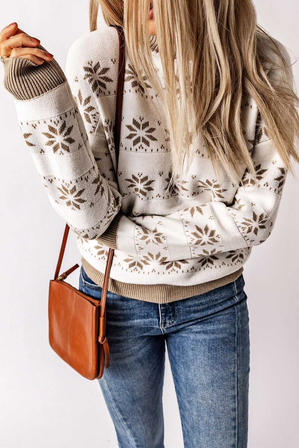 Maglione lavorato a maglia a collo alto con fiocco di neve bianco natalizio