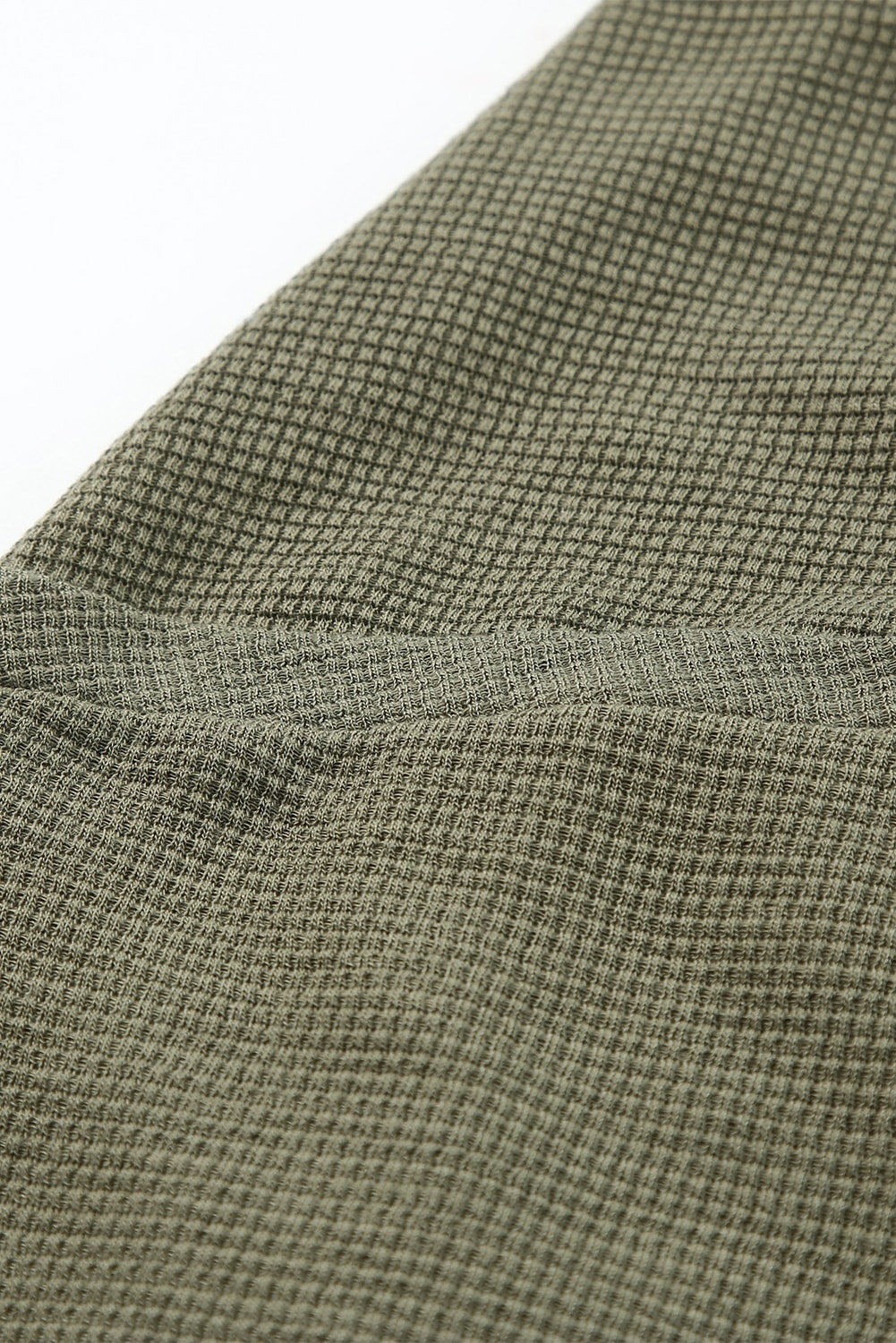 Zelen teksturiran kombinezon brez rokavov z žepi in v-izrezom