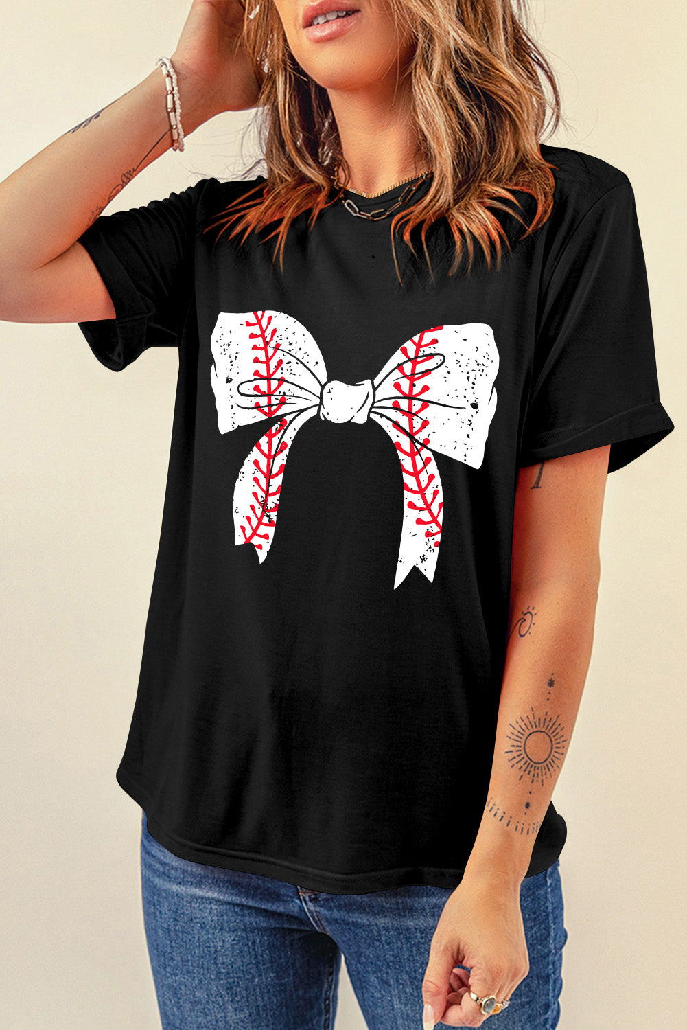 Crna bejzbolska majica s mašnama i grafičkim ležernim motivima
