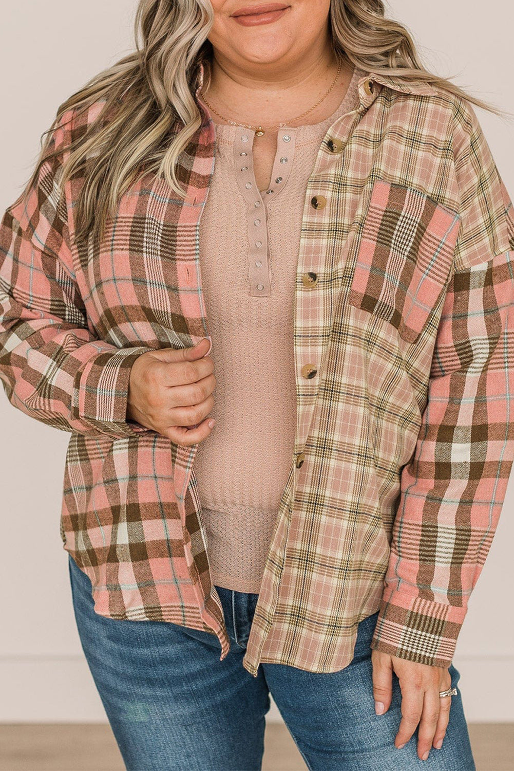 Chemise à manches longues à carreaux color block rose grande taille avec poche