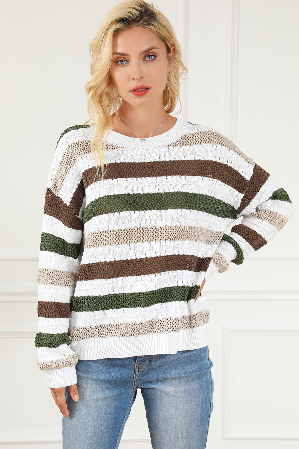 Črtasti kvačkani izdolbeni pleteni pulover