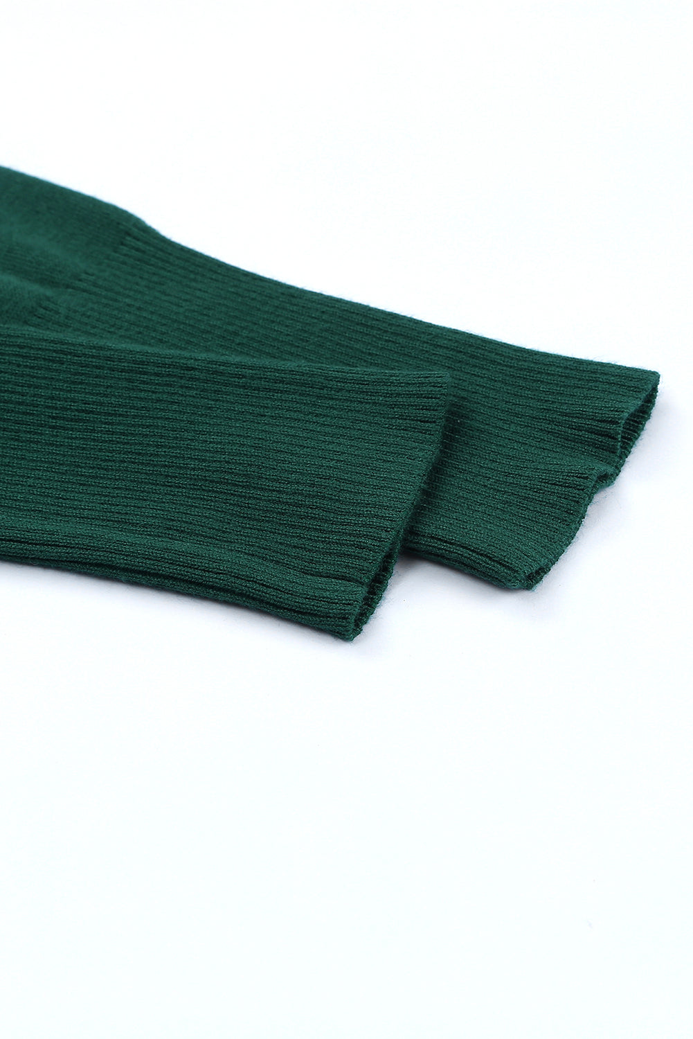 Zelena lahka pletena jopica z gumbi z rebrastimi obrobami