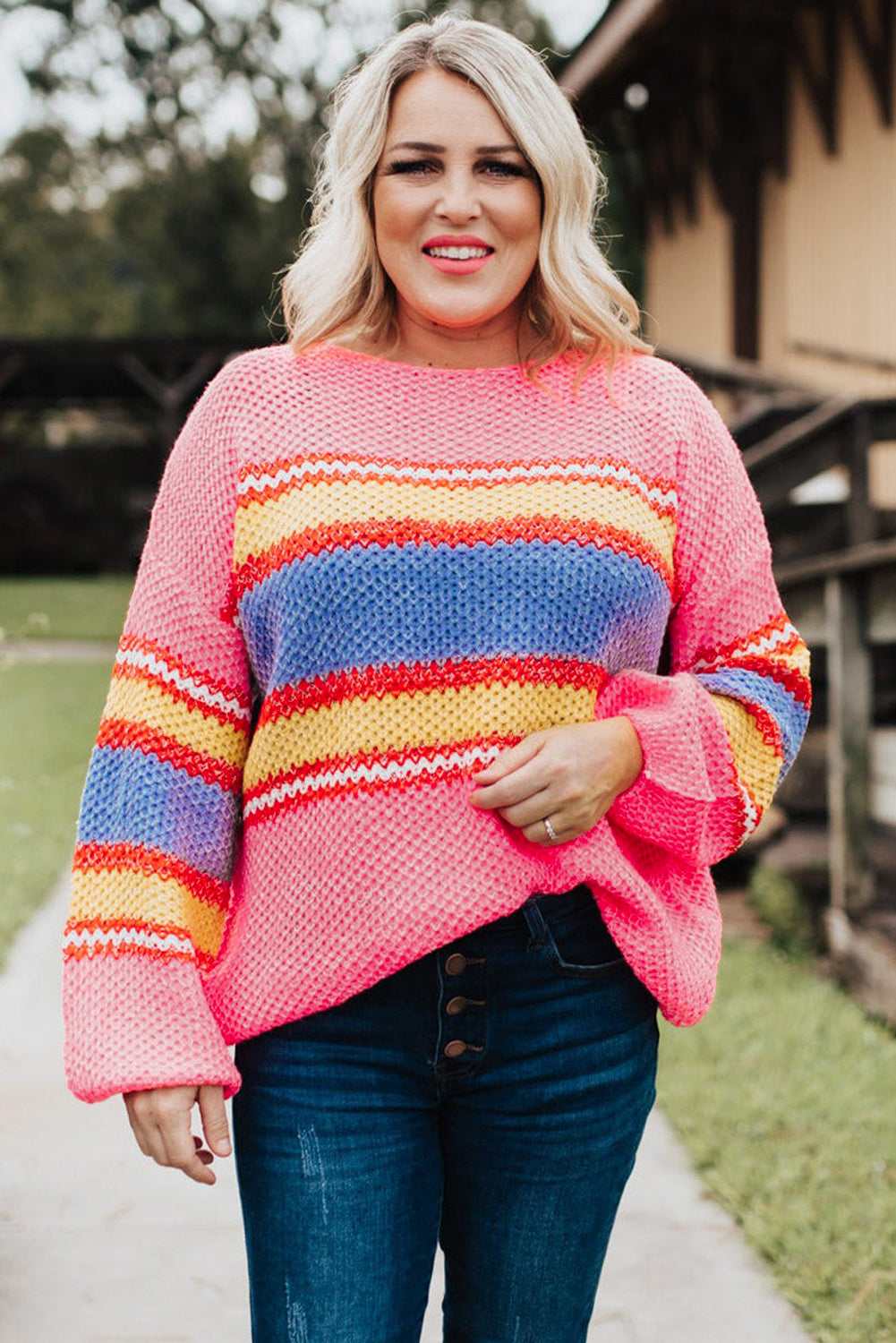 Rožnat prevelik pulover s črtami velike velikosti