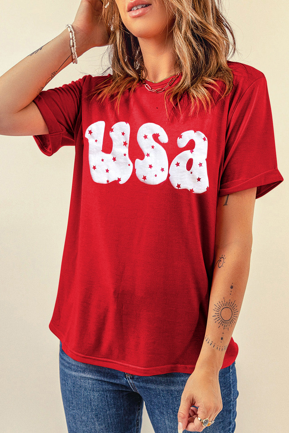 T-shirt casual con scollo tondo e stampa stelle rosse USA