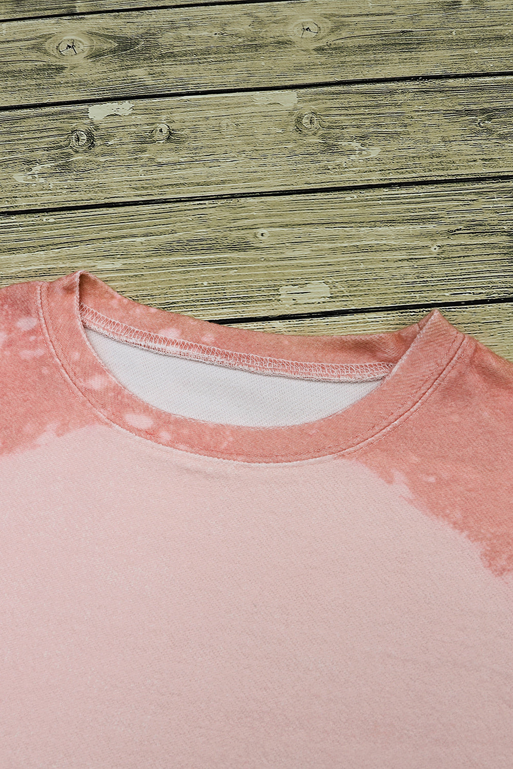 Ružičasta izbijeljena majica s okruglim izrezom