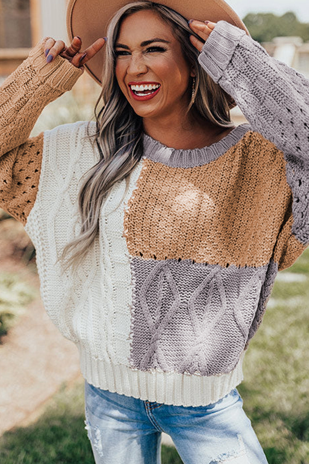 Rjav pulover z mešano teksturo Colorblock
