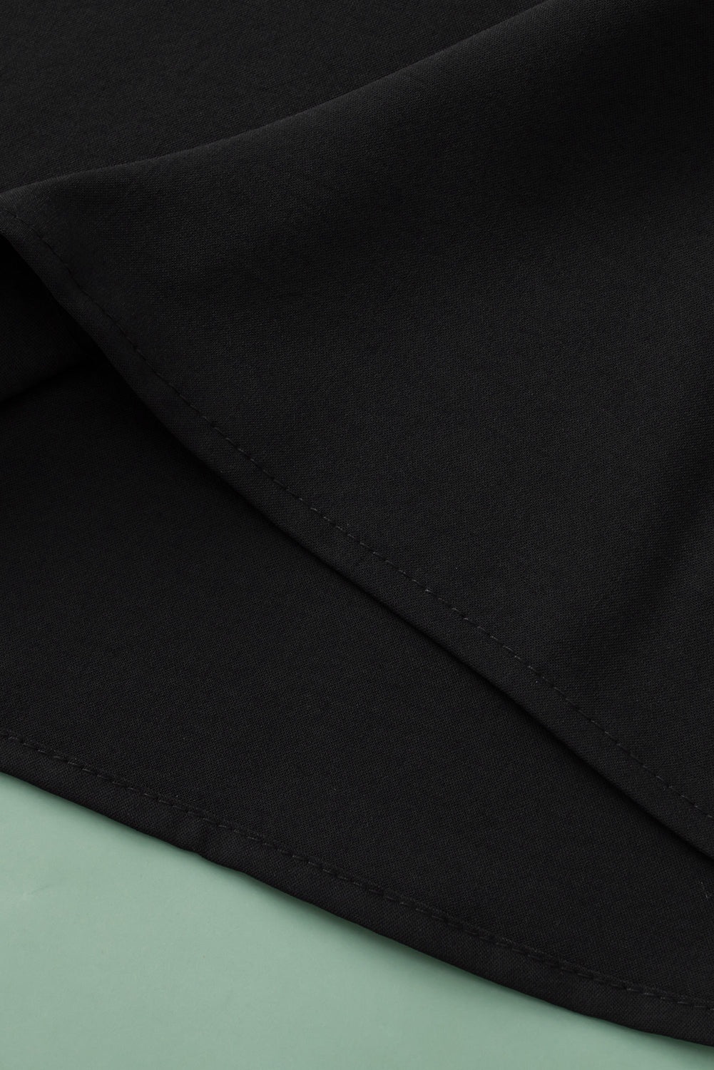 Črna kontrastna bluza z bleščicami in bleščicami