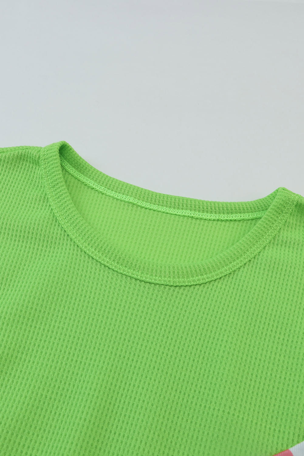 Grünes Farbblock-Patchwork-T-Shirt mit Leopardenmuster und Waffelmuster