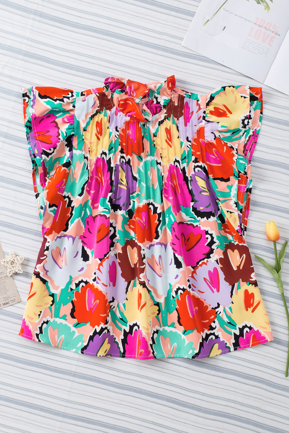 Večbarvna nagubana bluza z abstraktnim cvetličnim potiskom in naboranim ovratnikom