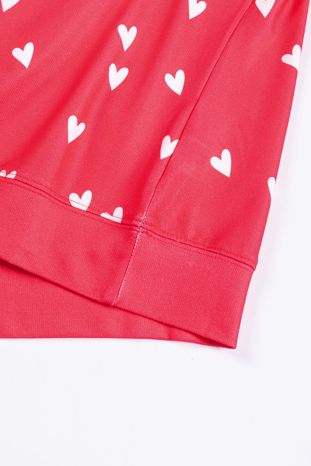 Ognjeno rdeči komplet hlač s potiskom srčkov za Valentinovo