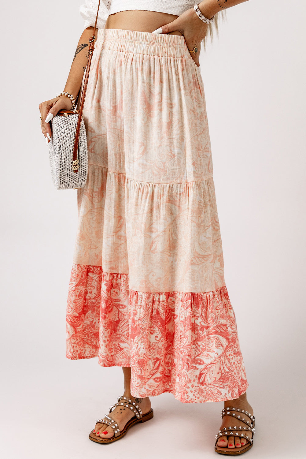 Ružičasta maksi suknja s naboranim porubom s cvjetnim uzorkom