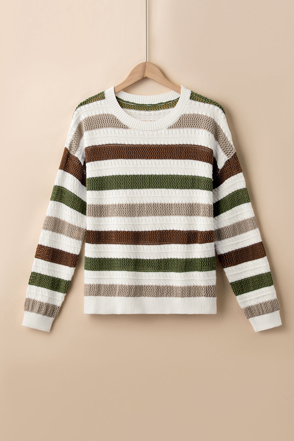 Pleteni pulover s kukičanjem na pruge