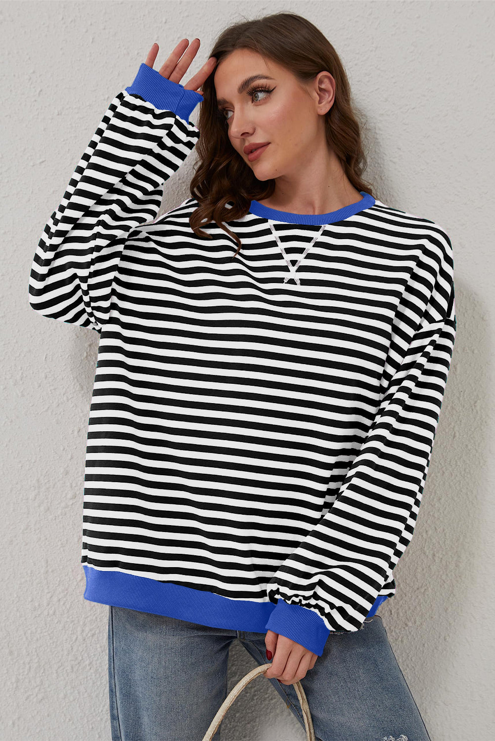 Felpa pullover oversize con finiture a contrasto a righe nere