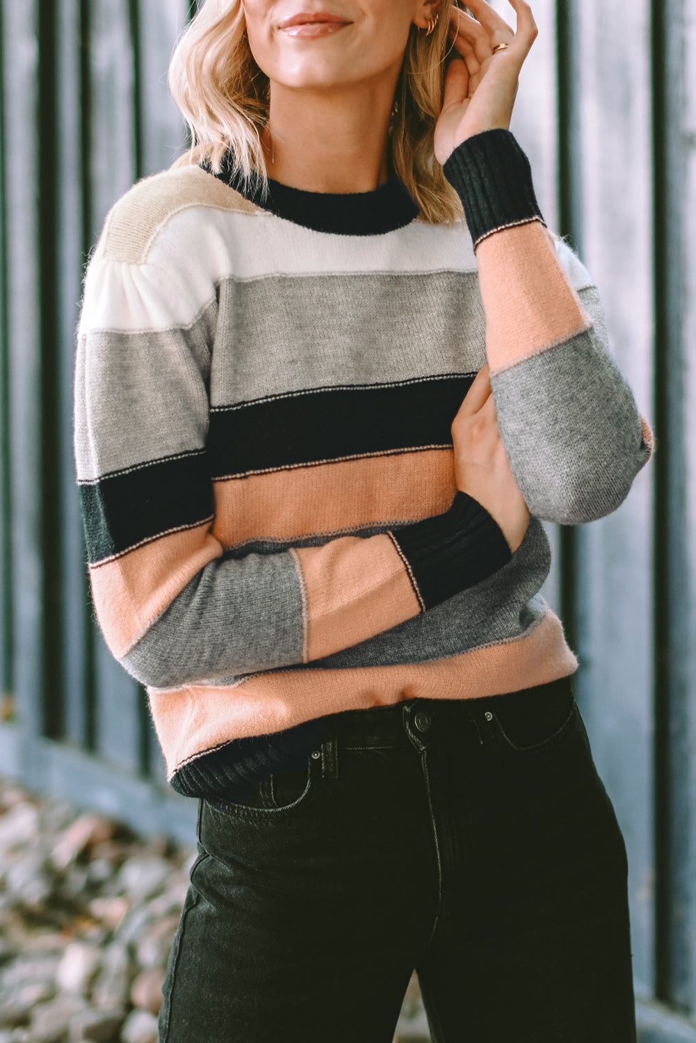 Siv črtast pulover za prosti čas v barvnih blokih