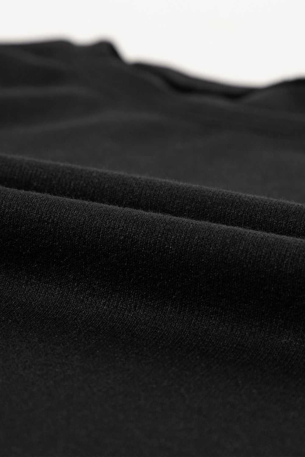 Schwarzes T-Shirt mit 3/4-Ärmeln und Rundhalsausschnitt mit Perlendekor