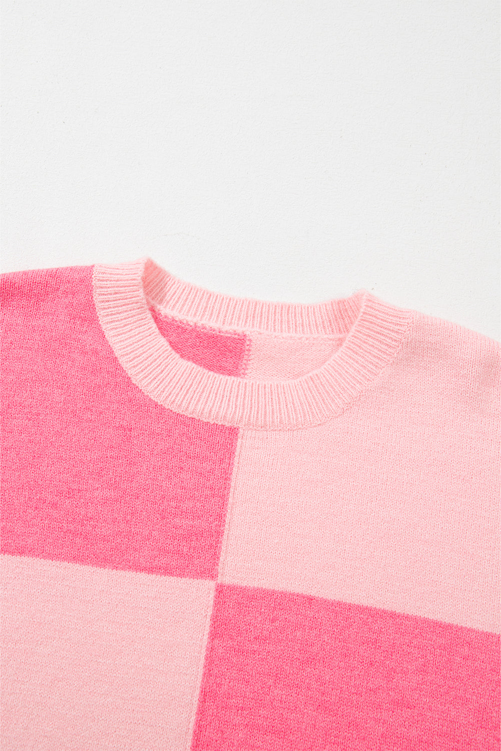 Maglione sciolto alto basso a righe color block a quadretti rosa