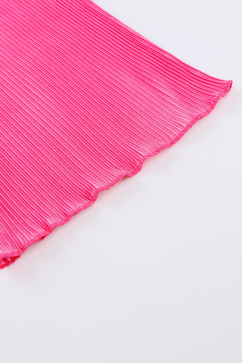 Ensemble de salon rose avec chemise plissée à manches 3/4 et short taille haute