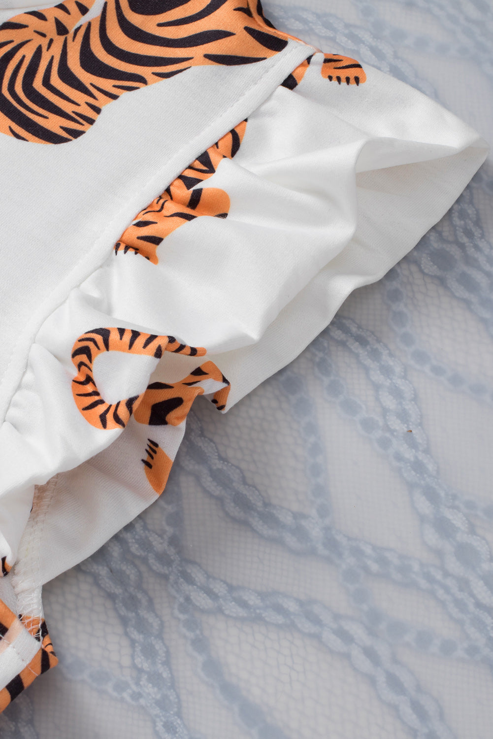 Camicetta girocollo con maniche svolazzanti stampa tigre bianca