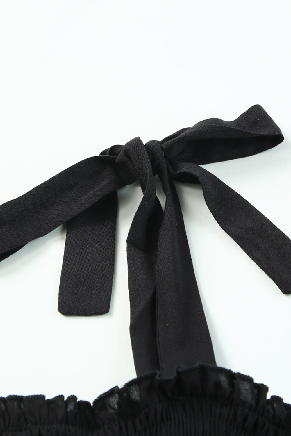 Črna večplastna midi obleka z naramnicami in naramnicami