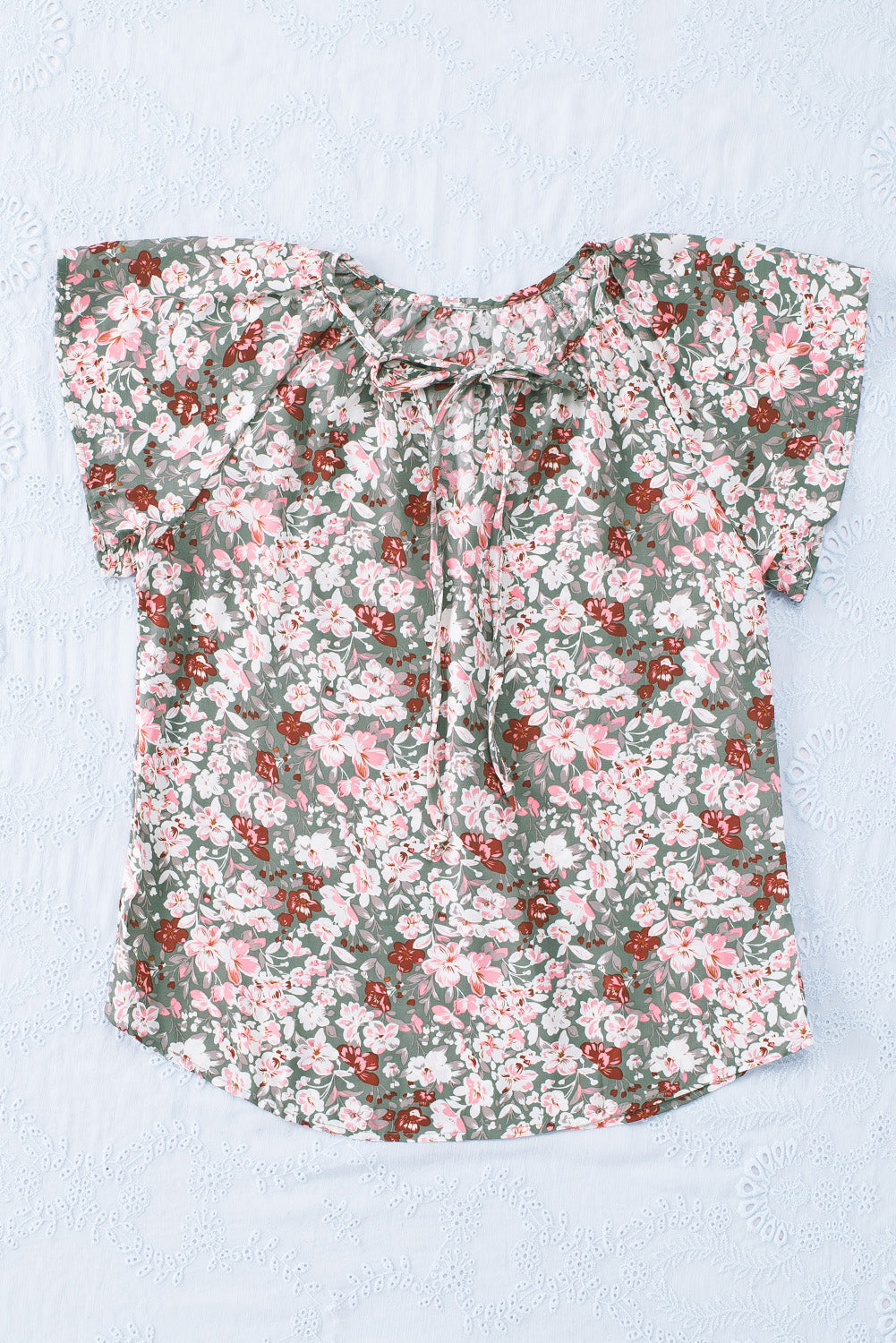 Višebojna lepršava bluza s modnim printom kratkih rukava s V-izrezom
