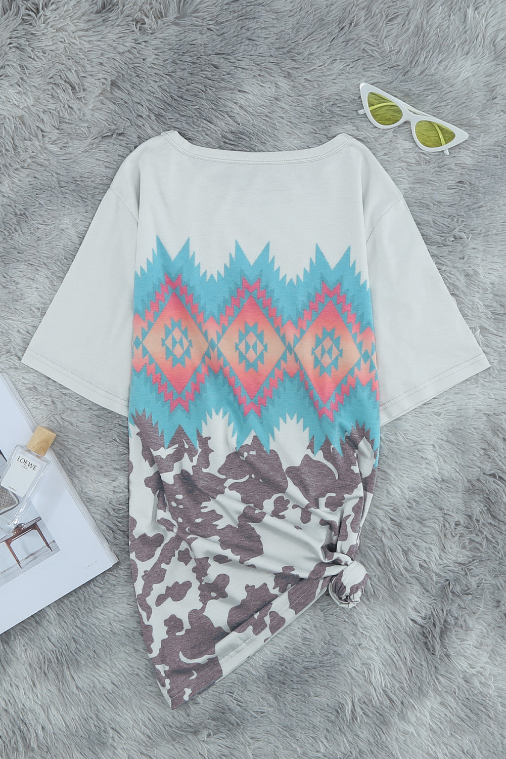 Mehrfarbiges T-Shirt mit geometrischem Azteken-Print