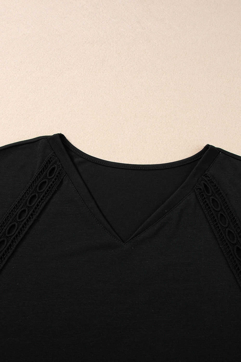 T-shirt oversize con dettagli in pizzo nero all'uncinetto
