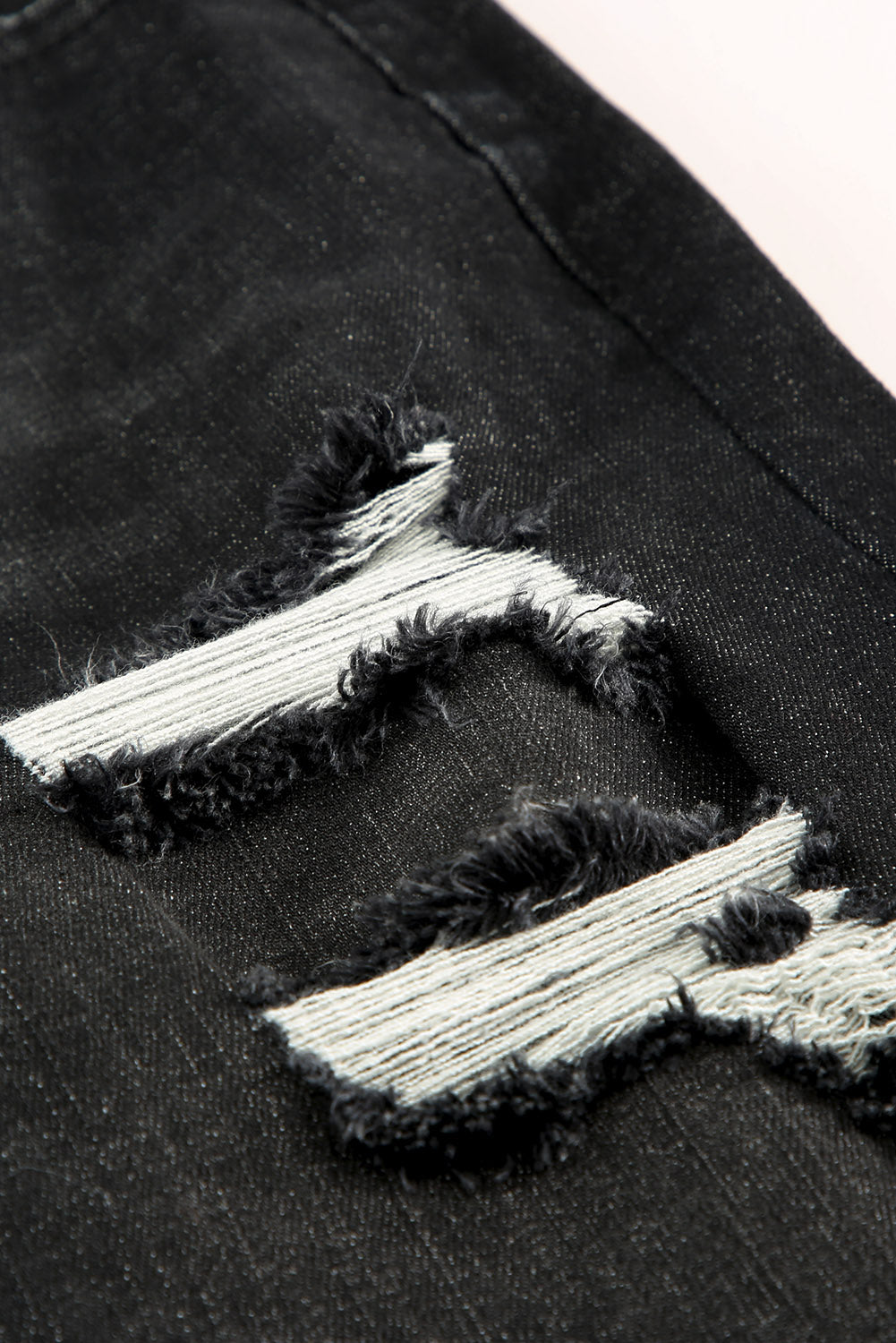 Schwarze zerrissene Bermuda-Jeansshorts mit Quasten