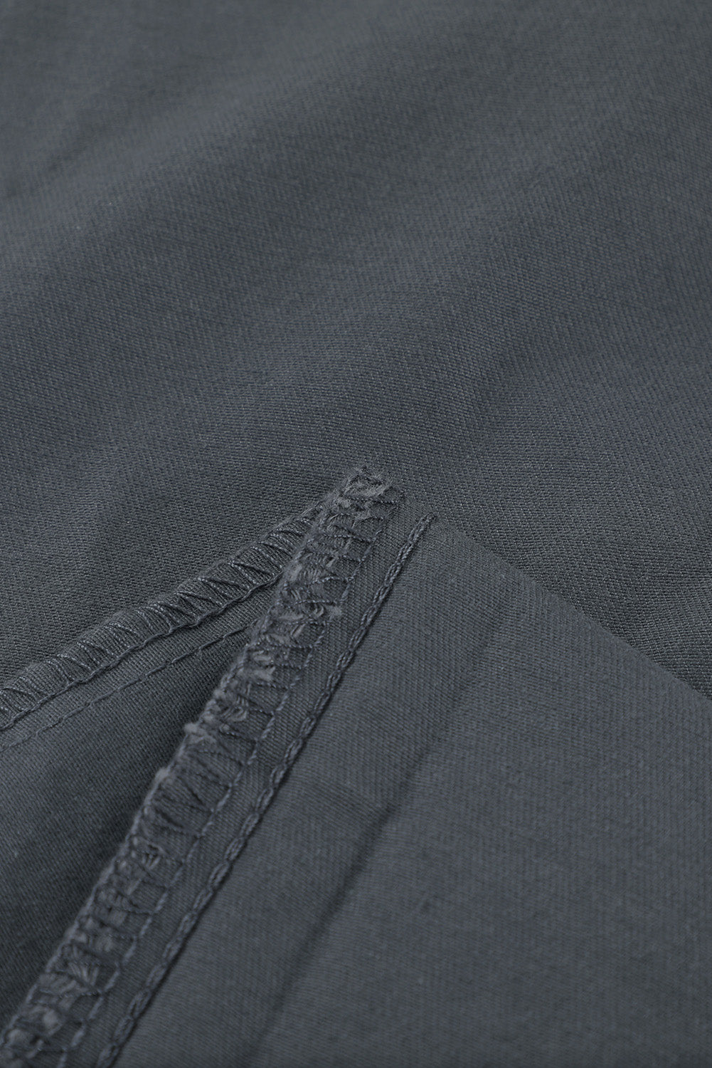 Sive enobarvne obrabljene obrezane kavbojke iz jeansa z visokim pasom
