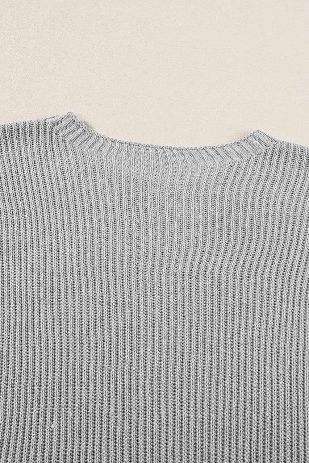 Sivi preveliki džemper kratkih rukava s bočnim prorezom