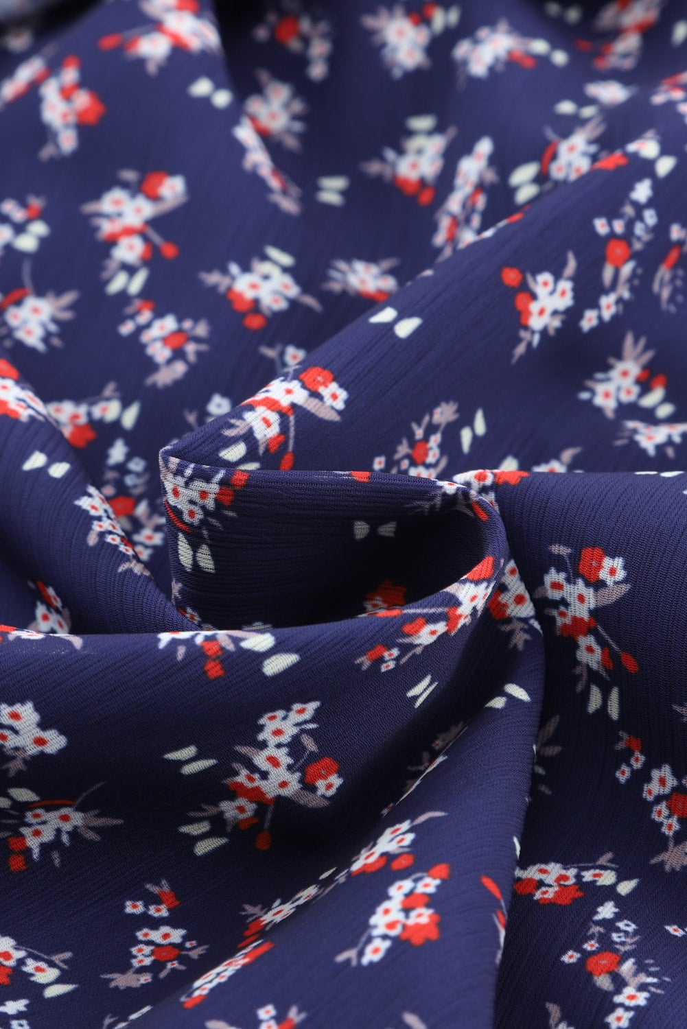 Robe bleue smockée à imprimé floral et manches bouffantes à col carré