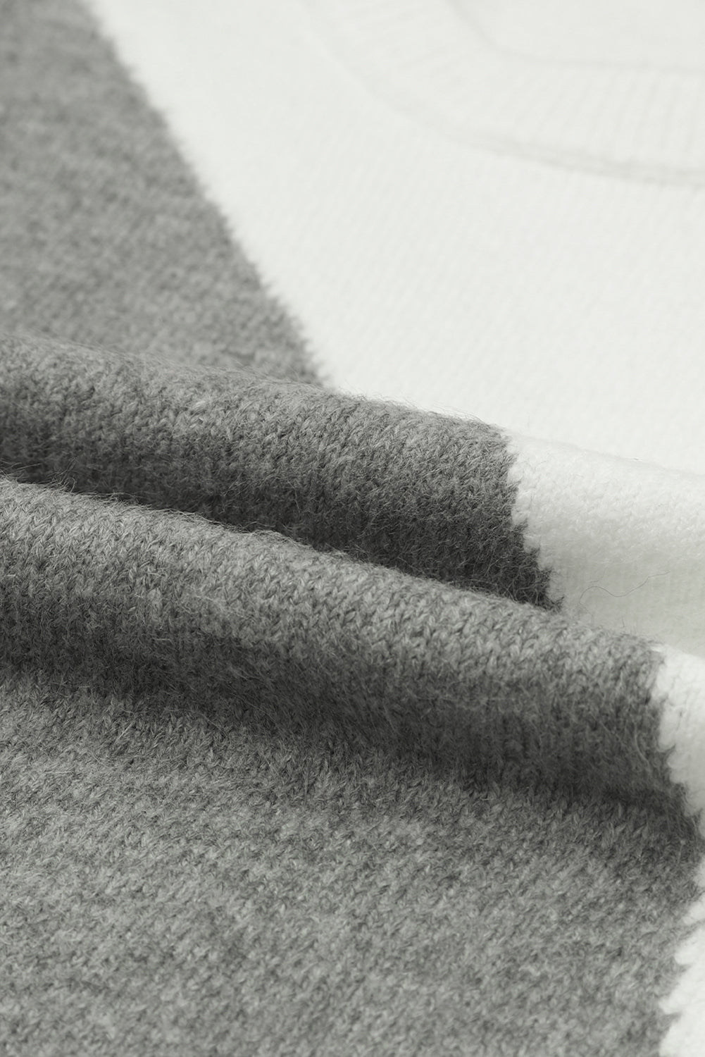 Maglione girocollo con finiture a coste color block grigio