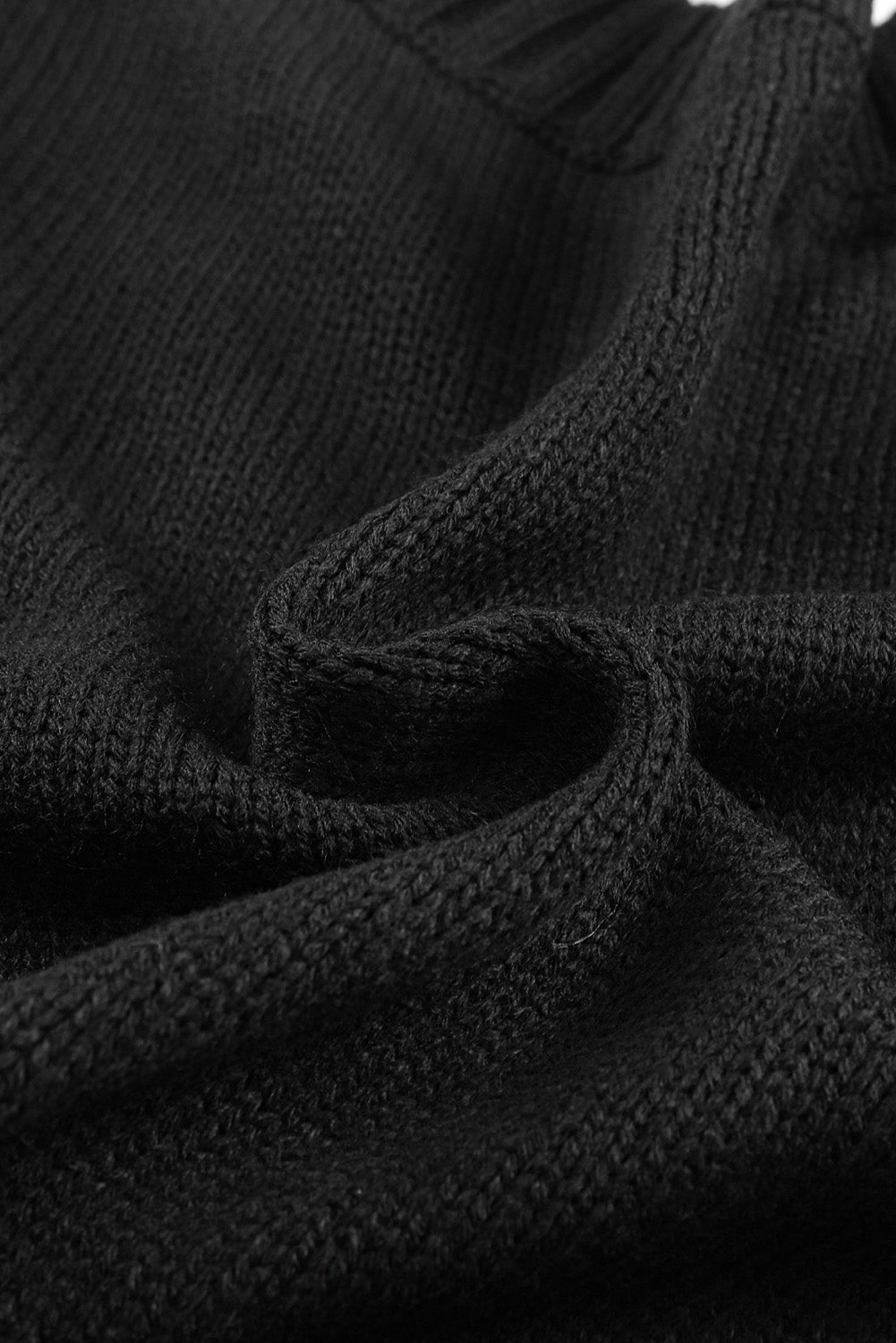 Črna teksturirana jopica s sprednjimi žepi in gumbi