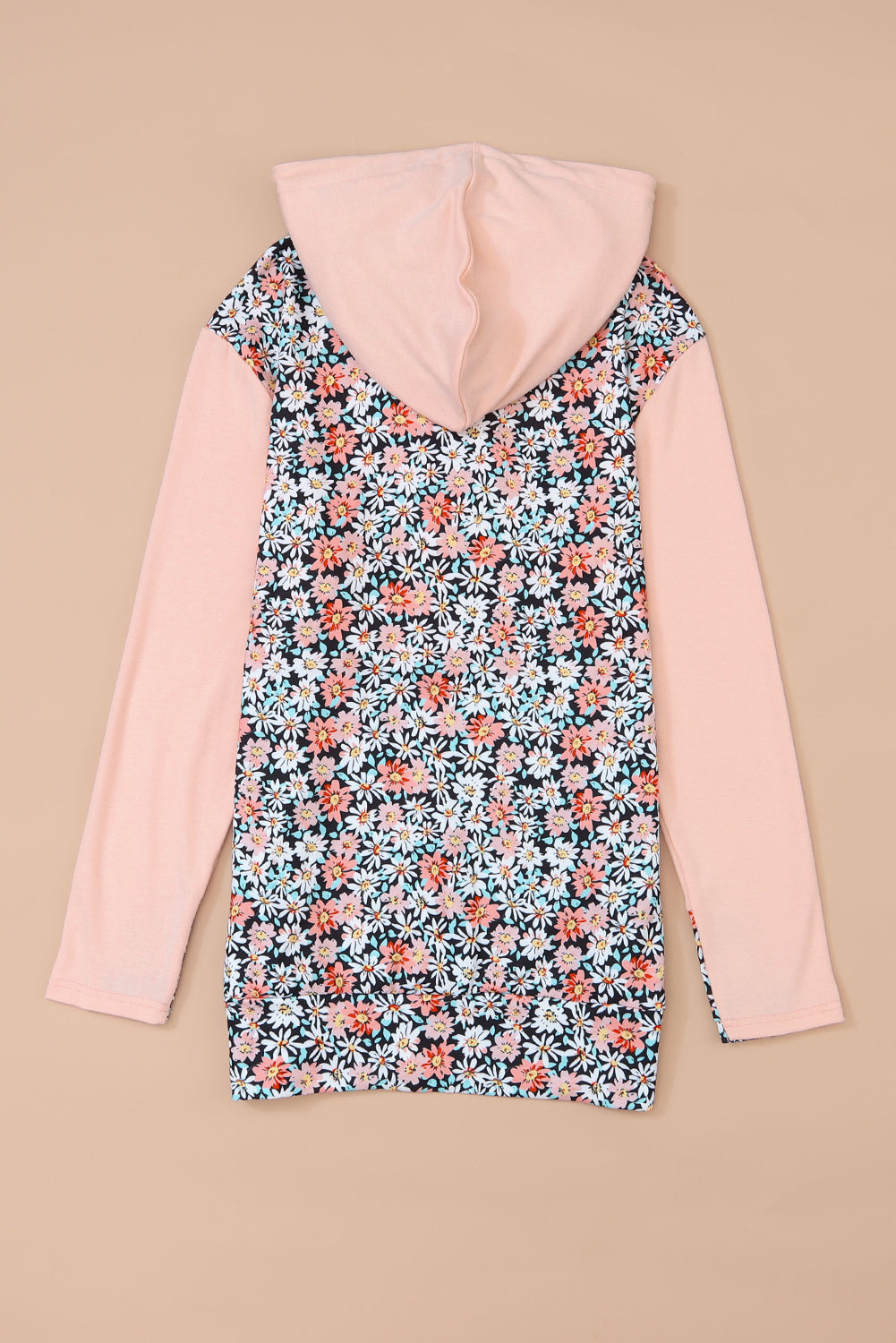 Ružičasta majica s kapuljačom s klokanovim džepom s polupasferšlusom i cvjetnim zakrpama