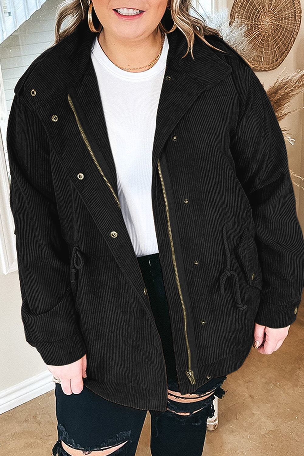 Črna jakna iz velveta z zadrgo in velikimi gumbi